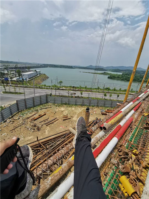 贞丰县作业中发生设备损坏或人员意外，责任怎么划分？